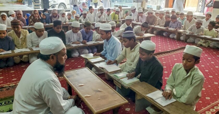 UP: मदरसों में अब गणित, विज्ञान और कम्प्यूटर पढ़ाना जरूरी, मंत्री बोले- ‘कुरान-कंप्यूटर का सपना पूरा’
